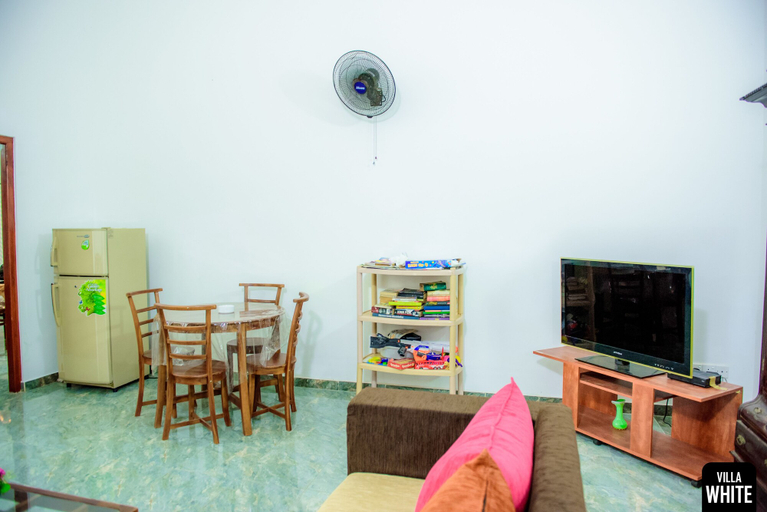 Others 5, Villa White, Hikkaduwa