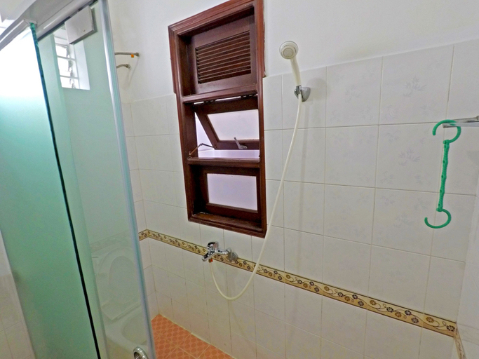 Bathroom 4, Drop By Saigon Hostel, District 1