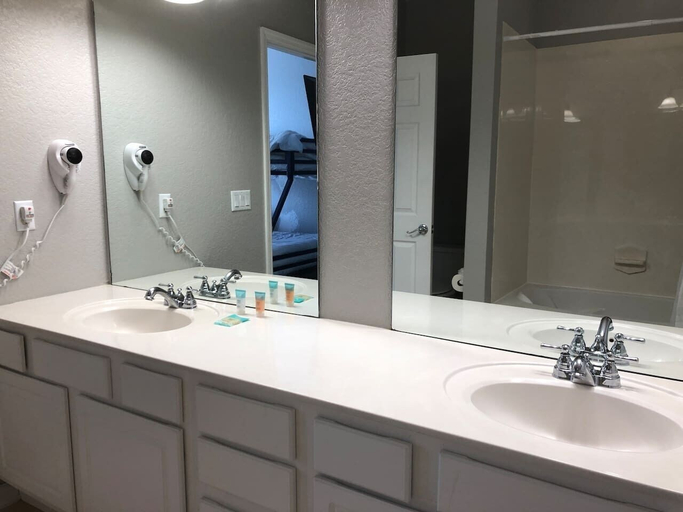 Bathroom 4, Tidecrest 144 · 3 Suites Near Convention, Universal, Disney, Orange