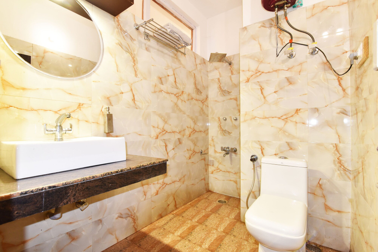 Bathroom 4, Hotel Devlok, Kullu