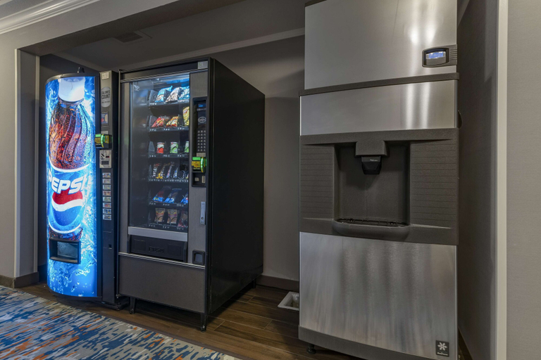Food & Drinks 5, Hampton Inn Ukiah CA, Mendocino