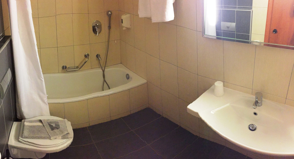 Bathroom 4, Caravel Apartment Hotel, South Aegean