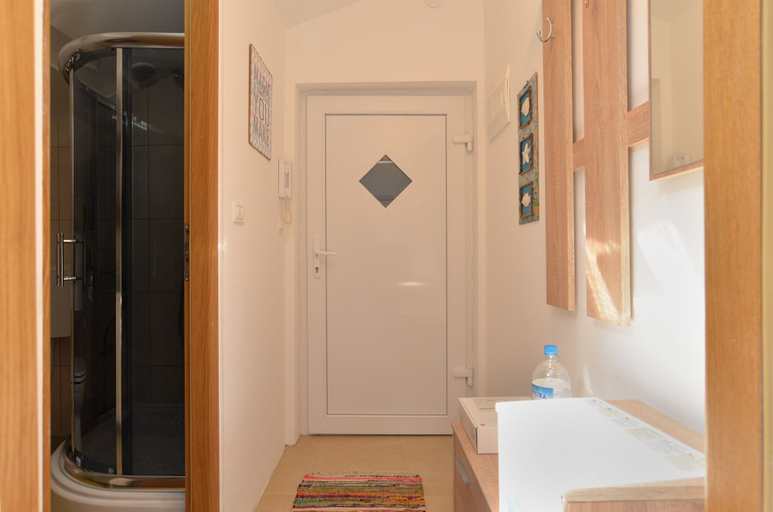 Bathroom 4, Apartment 1845, Pula