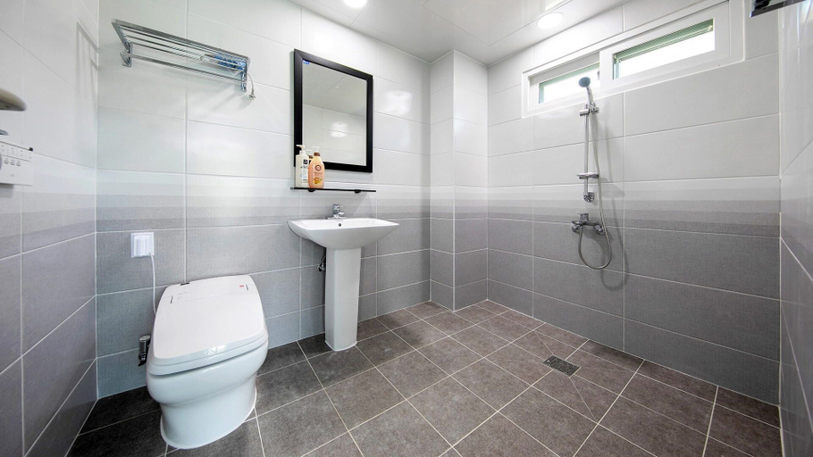 Bathroom 3, My Chu Kids Pool Villa Pension, Gapyeong