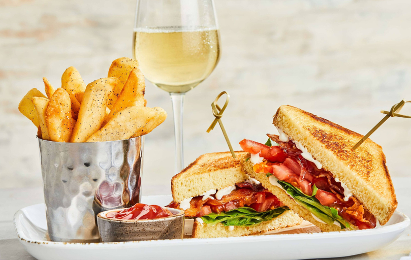 Food & Drinks 5, Courtyard by Marriott Tulsa Woodland Hills, Tulsa