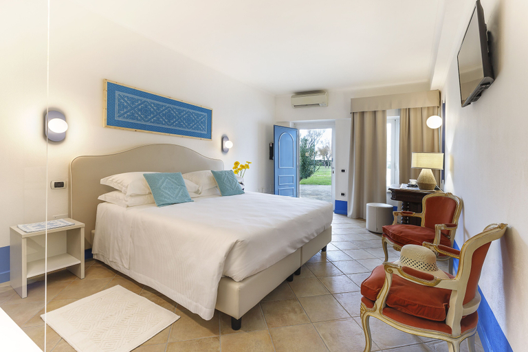 Bedroom 5, Riva di Palo Resort, Rome
