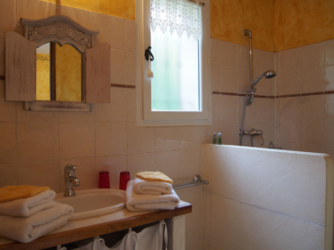 Bathroom 4, Clos des Lavandes - Chambres et Suites de charme climatisees-Luberon, Vaucluse