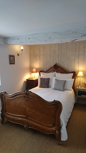 Bedroom 2, Domaine de Bourgville, Vienne