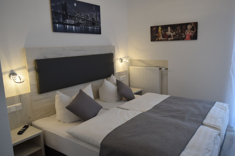 Bedroom 2, Hotel Holländischer Hof, Gießen