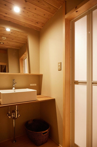 Bathroom 4, Sakainoma Kuma, Sakai