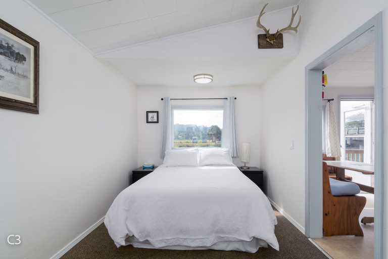 Bedroom 2, Raines Resort Cabins & RV, Tillamook