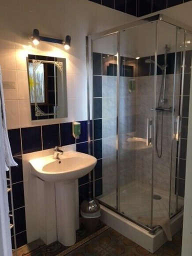 Bathroom 3, Hôtel de la Loire, Cher