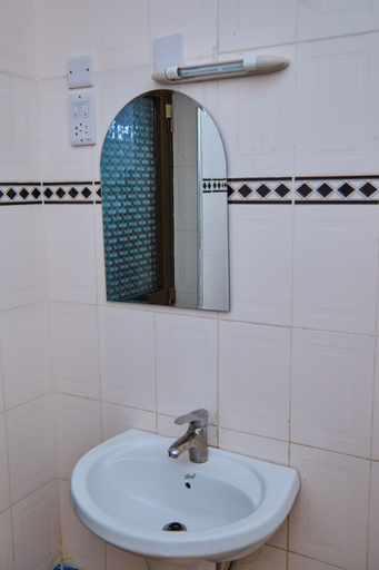 Bathroom 3, KiliCrane Lodge, Arusha Urban