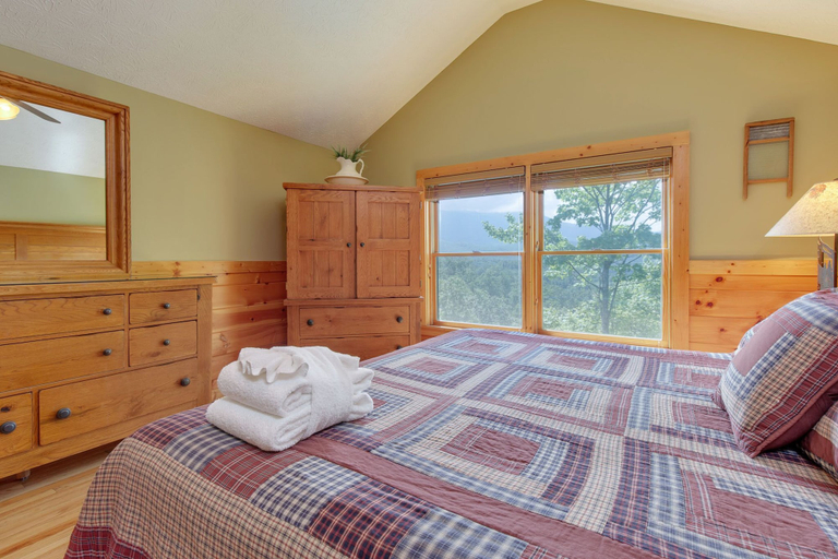 Bedroom 3, Enchanted View Lodge, Sevier