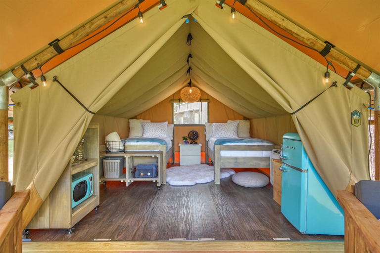 Bedroom 3, Glamping at BeeWeaver Honey Farm, Grimes