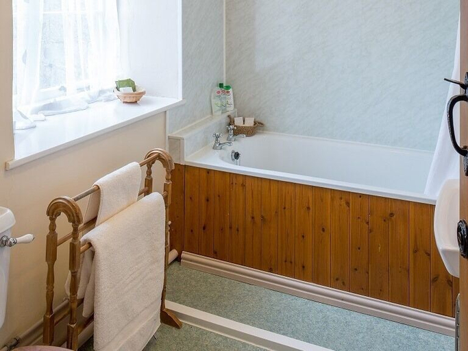 Bathroom 3, The Cottage Marshwood Farm, Wiltshire