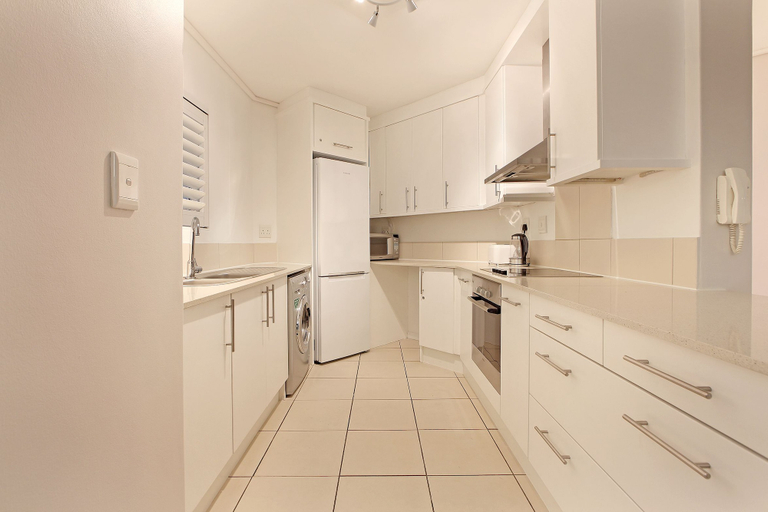 Private kitchen 4, Lagoon Beach 202, City of Cape Town