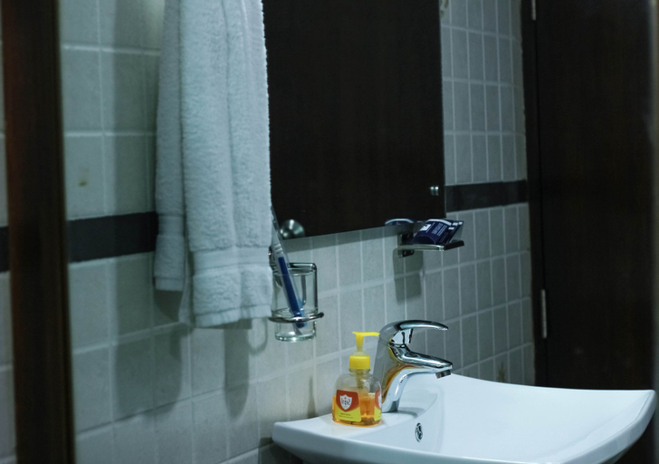Bathroom 2, Anchorage The Residence, Dhaka
