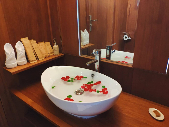 Bathroom 4, My Hpa-An Residence, Kawkareik