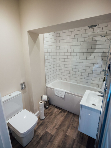 Bathroom 4, The Bell Inn, Worcestershire