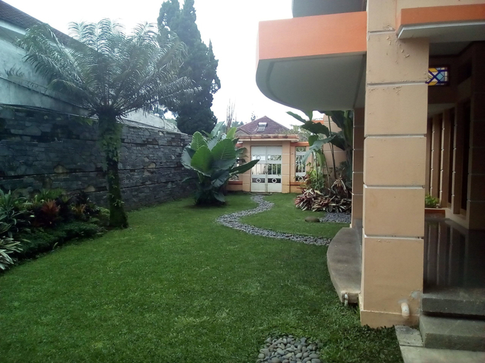 Exterior & Views, Simply Homy Guesthouse Graha Puspa, Bandung