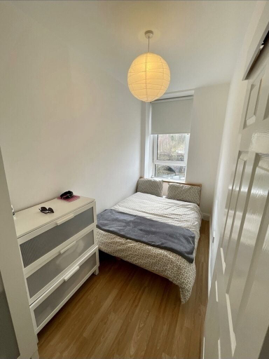 Bedroom 3, 1-bed Apartment Next to Paisley Gilmour Station!, Renfrewshire