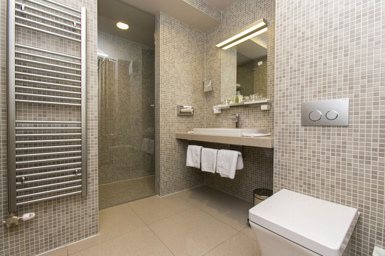 Bathroom 3, Art Hotel Kalelarga, Zadar