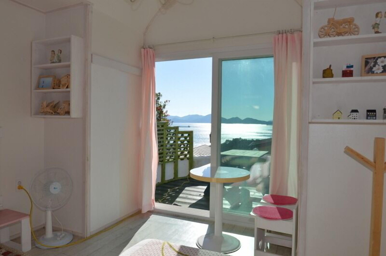 Bedroom 2, Sonnet Pension, Namhae