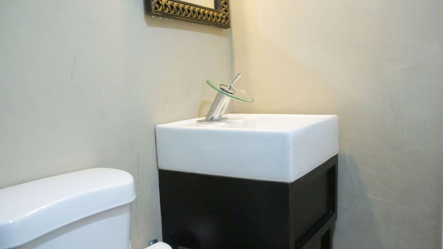Bathroom 4, Blue Shores Hideaway