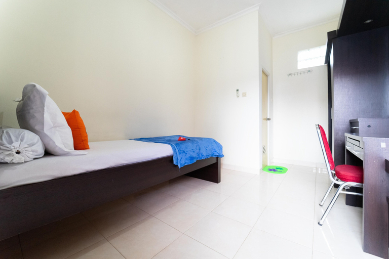 Bedroom 2, KoolKost Syariah near Botani Square Mall, Bogor