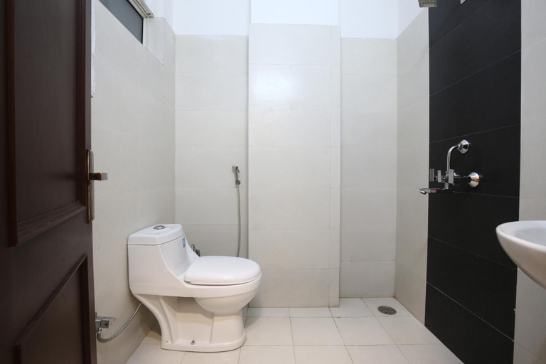 Bathroom 5, Hotel Sagun, Jaipur