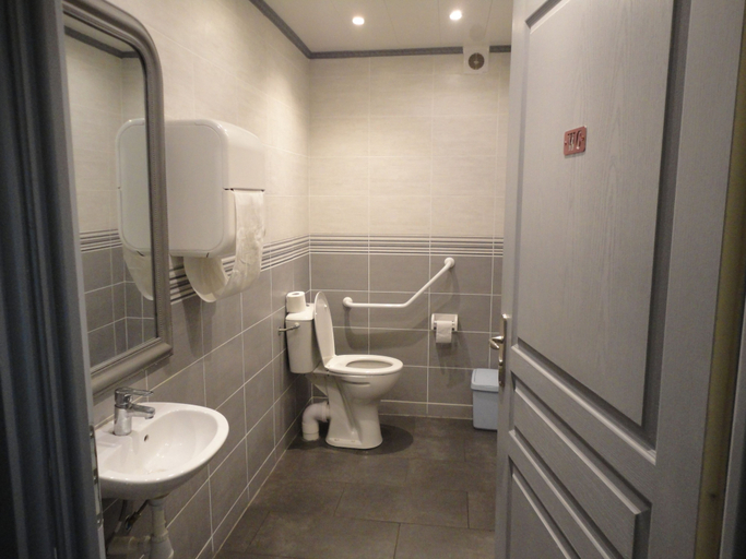 Bathroom 4, Hôtel des Deux Gares, Yonne