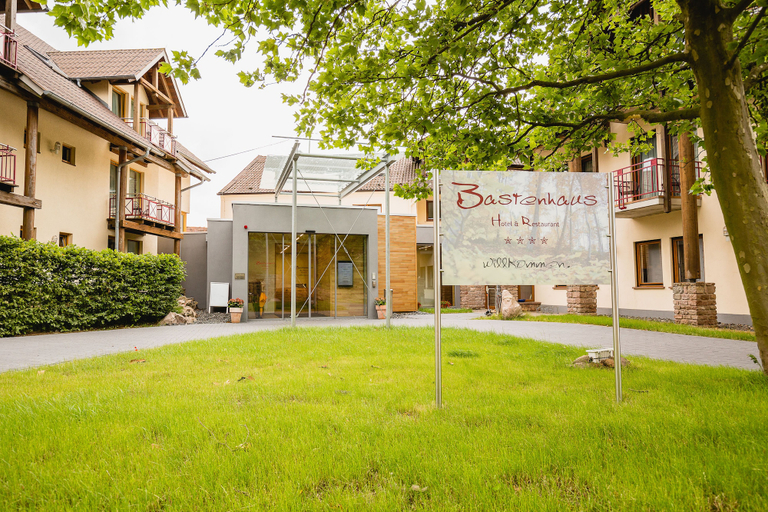 Exterior & Views 2, Hotel-Restaurant Bastenhaus, Donnersbergkreis