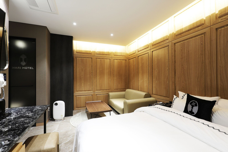 Bedroom 2, Mari Hotel, Paju