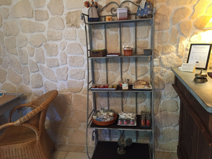 Food & Drinks 5, Clos des Lavandes - Chambres et Suites de charme climatisees-Luberon, Vaucluse