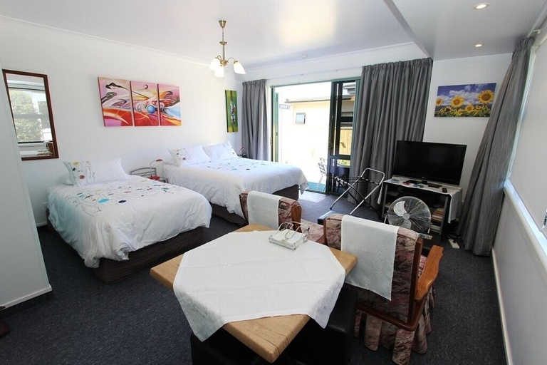 Bedroom 2, eMotel Napier, Hastings