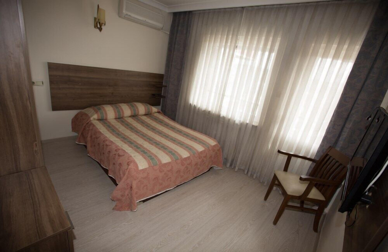 Bedroom 2, Grand Astra Hotel, Merkez