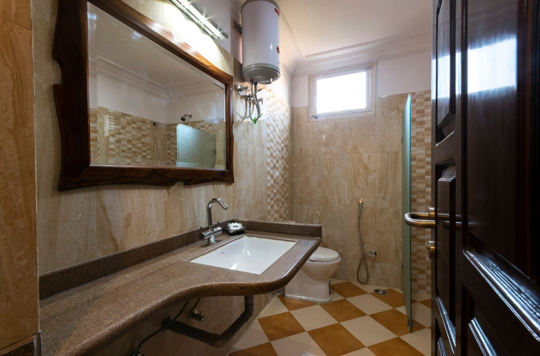 Bathroom 4, Hanuwant Niwas, Jodhpur