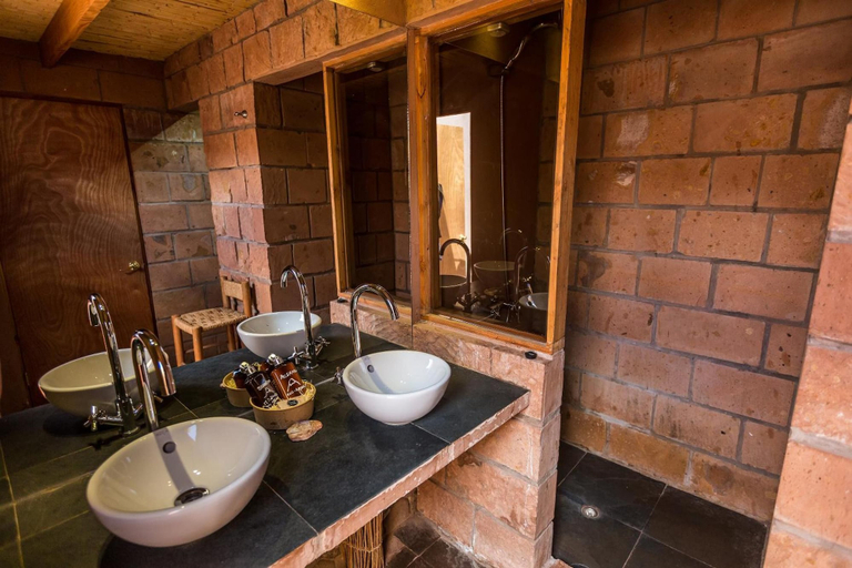 Bathroom 5, Eco-Lodge El Andinista, El Loa