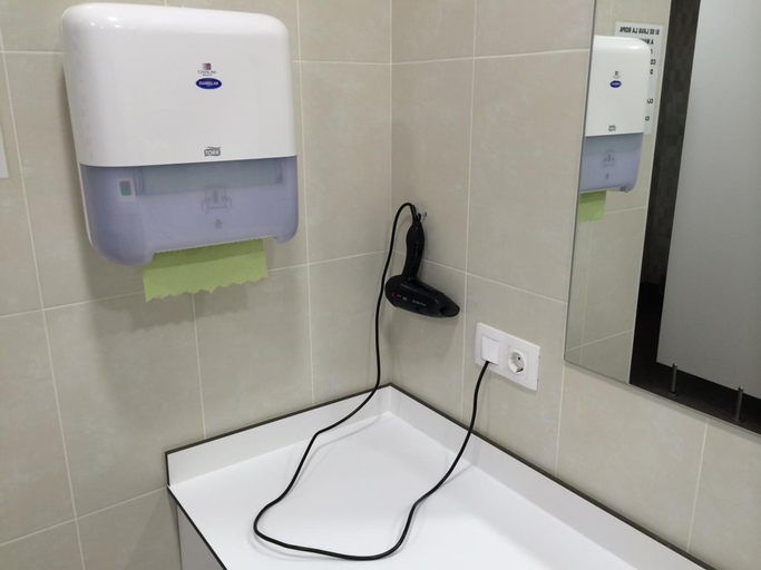 Bathroom 5, Albergue Credencial - Hostel, Lugo