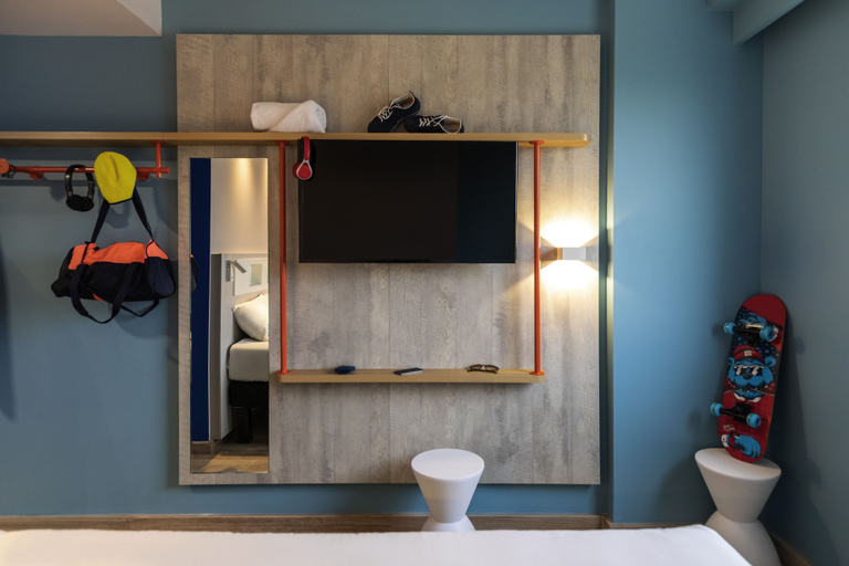 Bathroom 5, ibis Budget Cognac, Charente