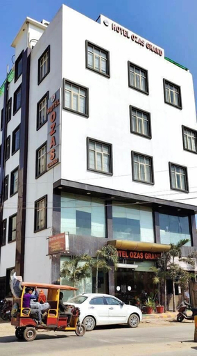 Exterior & Views 2, Hotel Ozas Grand, Varanasi