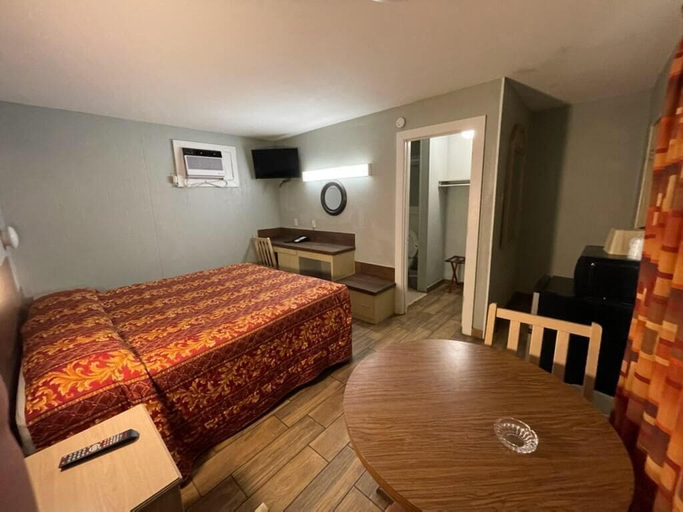Bedroom 3, Budget inn, Kleberg
