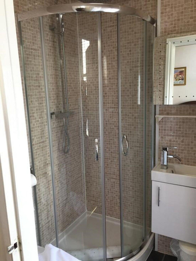 Bathroom 3, The Mowbray, East Sussex