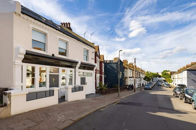Exterior & Views 2, The Battersea Flat - Exquisite 2bdr Flat With Terrace, London