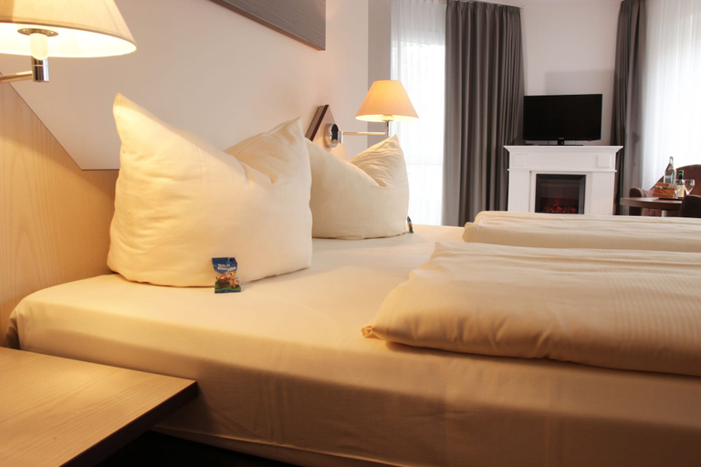 Bedroom 3, Seehotel Adler, Konstanz
