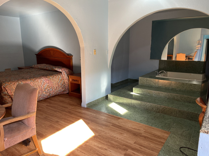Bedroom 5, Full Moon Inn, Los Angeles