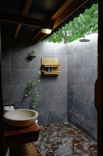 Bathroom 4, Seascapes Bira, Bulukumba