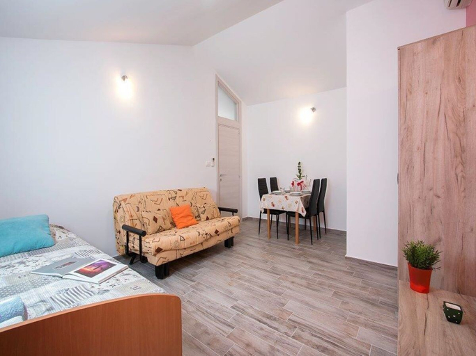 Others 3, Pleasant Oriana Apartment near Sea, Pula