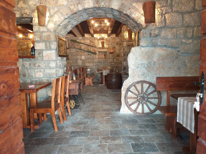 Food & Drinks 5, Villa Old Castle